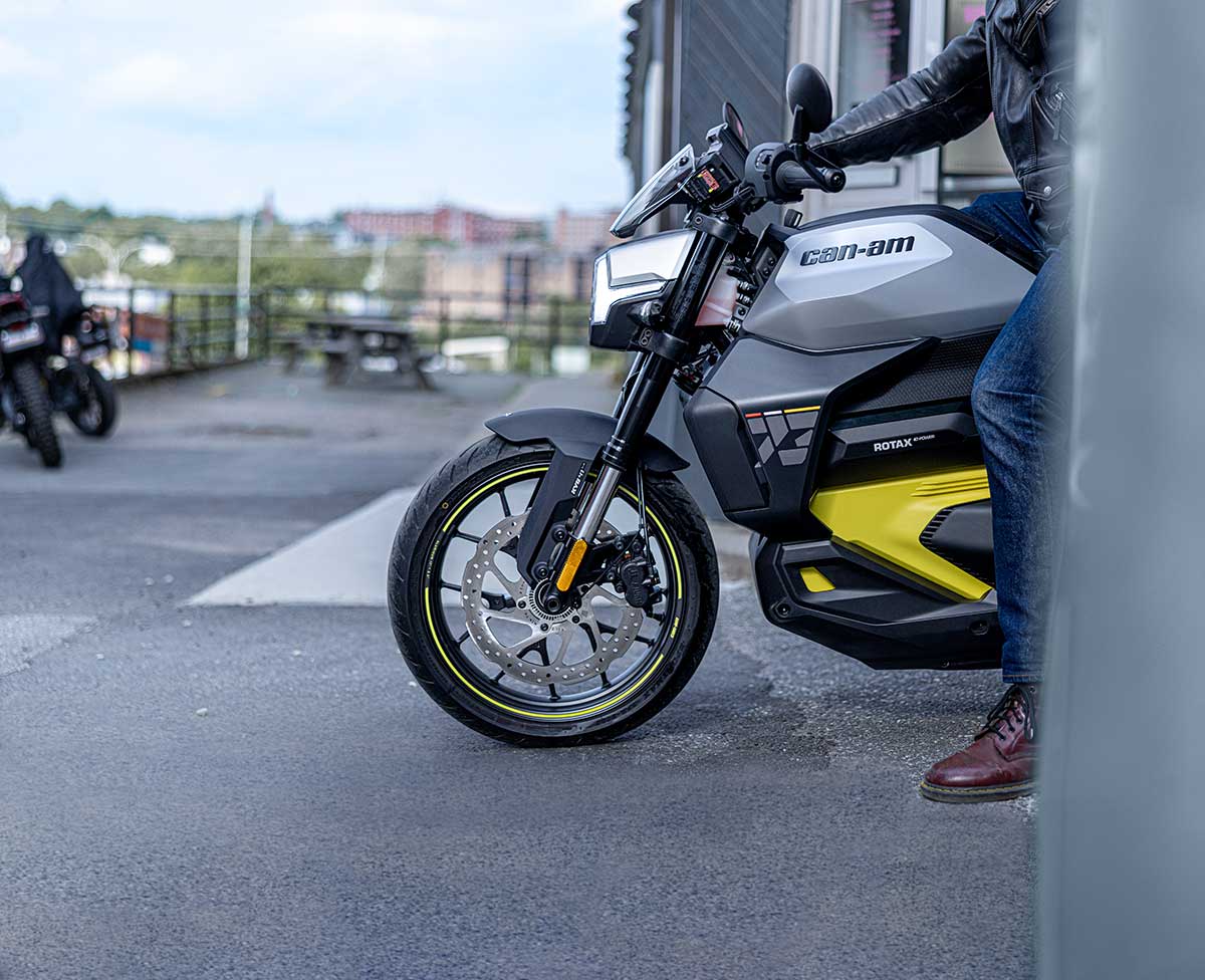 ONRD 2WV MY26 PULSE 73 Lifestyle 9823 RGB