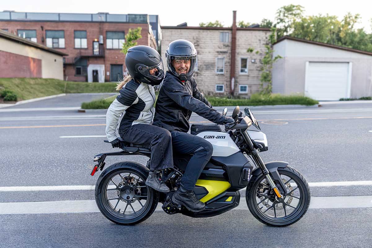 ONRD 2WV MY26 PULSE Bright White Lifestyle 12731 RGB