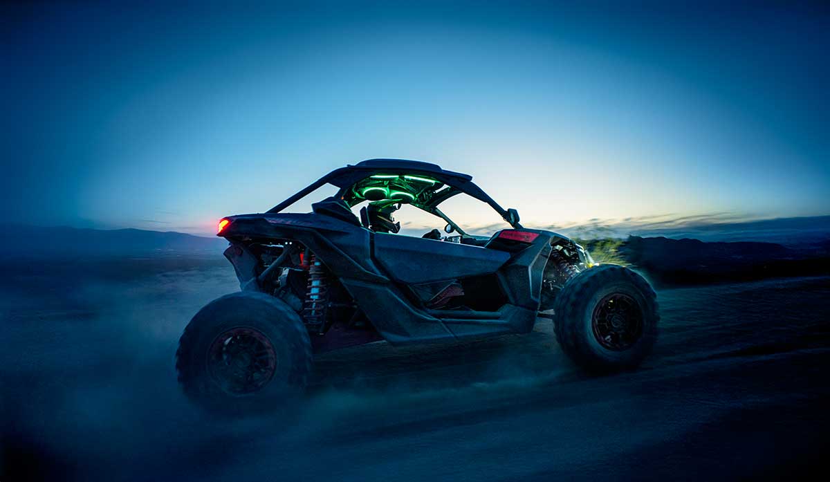 ORV MY26 MAVX3 X RS DustyNavy Lifestyle DSC00232 RGB